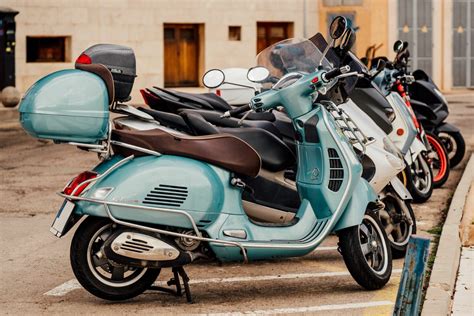 The Complete Guide to Motorcycle Parking: Insights on Laws & Etiquette.